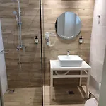 מלון Lambi 4*