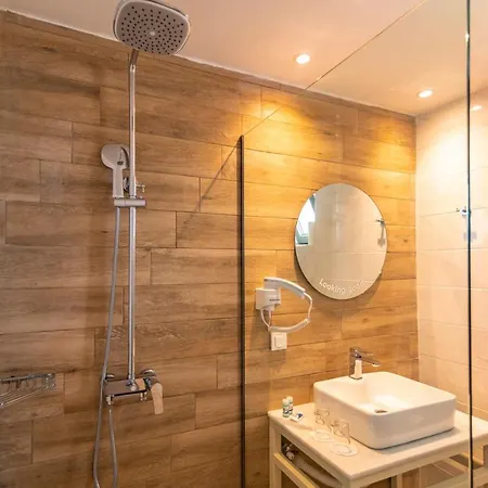 Lambi Hotel 4*